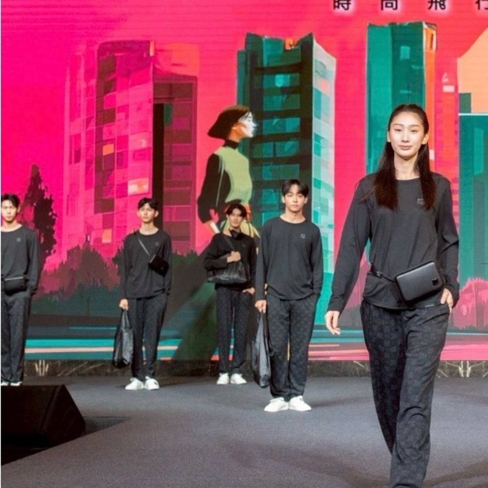 *NEW* 2026 Latest EVA x Maison Kitsuné Royal Laurel/Business Pajama Black - Picture 3 of 4